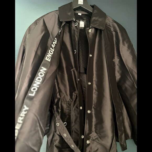 $2550 BURBERRY Cape Detail Logo Trim Belted Econyl Runway Coat - Picture 6 of 12